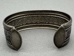 Lia Sophia Floral Embossed Silver Tone Cuff Bangle Bracelet Unmarked