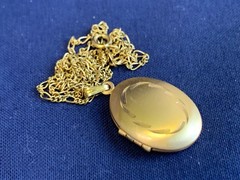 Vtg Gold Filled Locket Necklace 4.8g Fine Jewelry 14.5″ Chain Diamond Cut Design