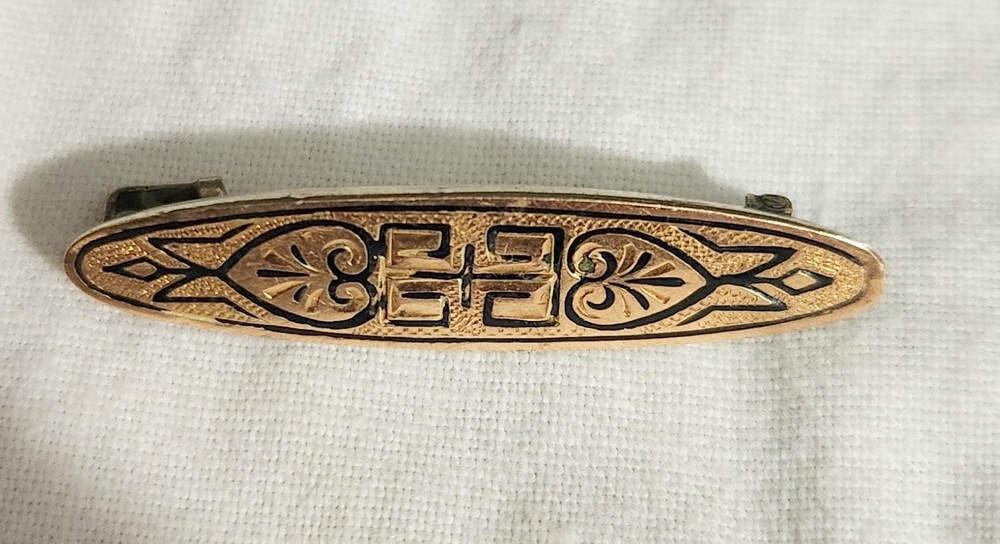 VICTORIAN BAR PIN GOLD TONE , STERLING BACK BLACK ENAMEL ETCHED TOP ON GOLD 1″