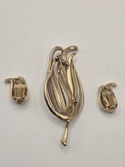 Ivory Enameled Flower Brooch & Earrings Demi Vintage Jewelry brooch 3.5 in