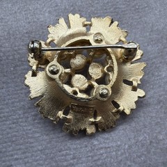 Crown Trifari Textured Gold Tone Faux Pearl Birds Nest Brooch MCM Flower