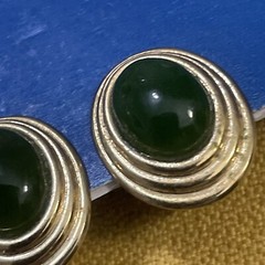 Vintage Oval green Jade Gold Tone Earrings Clip On 0.6 Inch