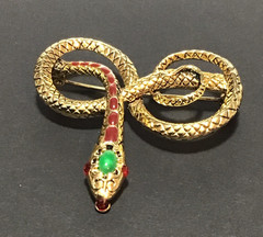 1985 Metropolitan Museum of Art MMA Gold Tone Snake Brooch Enamel Green Cabochon