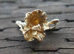 Vintage Solid 14k Yellow Gold Three-Dimensional Flower Pendant / Charm – 3.3g.