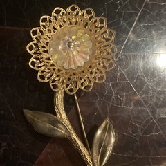VTG Filigree Flower Brooch Pin w Clear AB Margarita Rivoli Crystal Gold Tone 4”