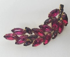 Vtg Leaf Brooch Pin Pink Purple Rhinestones Gold Tone Prong Set Faceted Stones