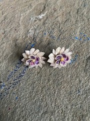 Vintage Earrings Floral Clip On Twist Back Purple White 1 Inch