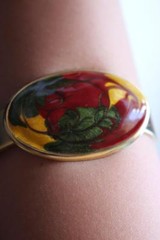 Vintage Push On Bracelet Enamel Flower & Leaves Oval Disc in Gold Tone VGC 38