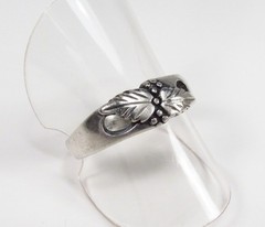 Vintage 1990s Wheeler Mfg. Co. USA Sterling Silver Grape Leaves Band Ring Sz 8