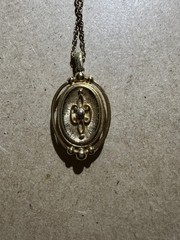 Vtg Avon Necklace 1983 Victorian Reversible Pendant Faux Black Onyx 21 in Chain