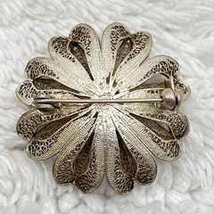Vintage Filigree Flower Brooch 10 Grams 1.25″