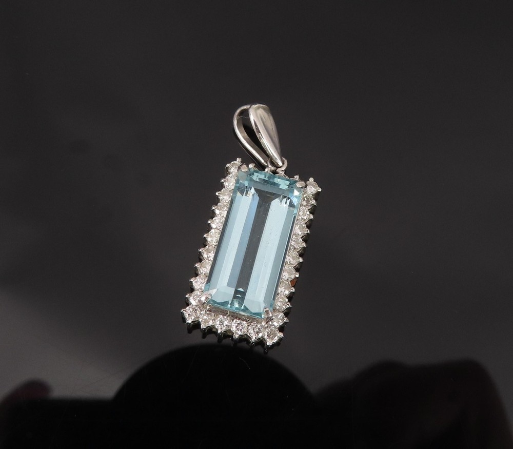 Vintage 3.00ct Emerald Cut Natural Aquamarine 0.43ct Diamond Platinum Pendant