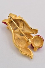 Vero Vintage Christmas Kitten Pin Brooch Cat Brushed Gold Red Bow Signed BinBP