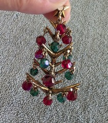 Vintage Hollycraft Christmas Tree Dangle Glass Bead Ornaments Brooch Pin, Signed