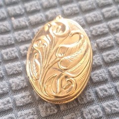 Gold Tone Oval Floral Engraved Photo Locket Pendant for Unisex Adults