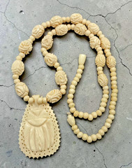 VTG Hand Carved Bovine Bone Floral pendant Roses beaded Necklace 22″ Boho