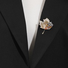 Dainty Shining Maple Leaf Brooch Pin Jewelry(Sizing 4.8 x5.2 cm)