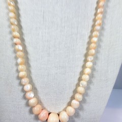 Vintage Mother of Pearl Graduated Bead Necklace 36″ Peach Cream MOP Barrel Clasp