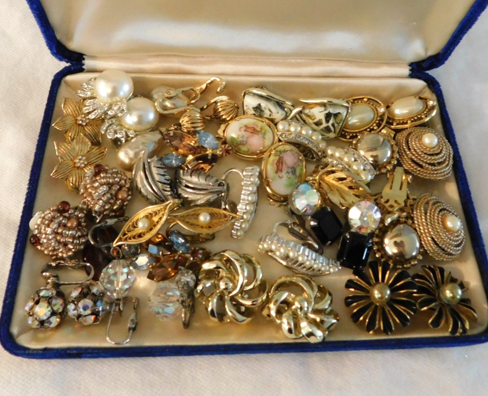 Vintage Earrings Lot Trifari Richelieu Napier Roman Marvella Lisner 1928 Capri