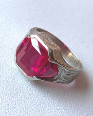 VINTAGE 10K WHITE GOLD LARGE RED SYNTHETIC RUBY MEN’S WOMEN’S UNISEX RING