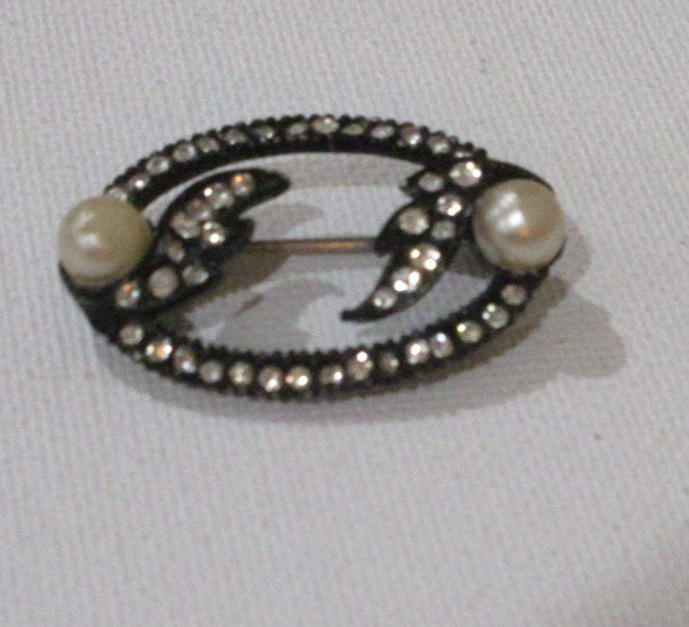 Vtg. Marcasite and Faux Pearl Pinback Brooch 2″ Costume Jewerly
