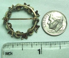 Victorian 19K Gold Wreath Pin w Pearls & Diamond 3.5 grams 1” diameter