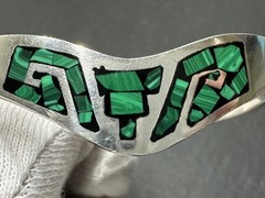 VINTAGE MEXICO STERLING SILVER & MALACHITE HINGED BANGLE BRACELET M110