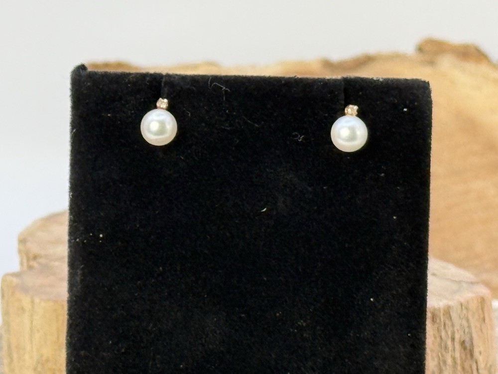 14k Solid Yellow Gold 5.7mm Pearl w/Diamond Stud Earrings–905.26