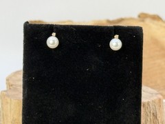 14k Solid Yellow Gold 5.7mm Pearl w/Diamond Stud Earrings–905.26