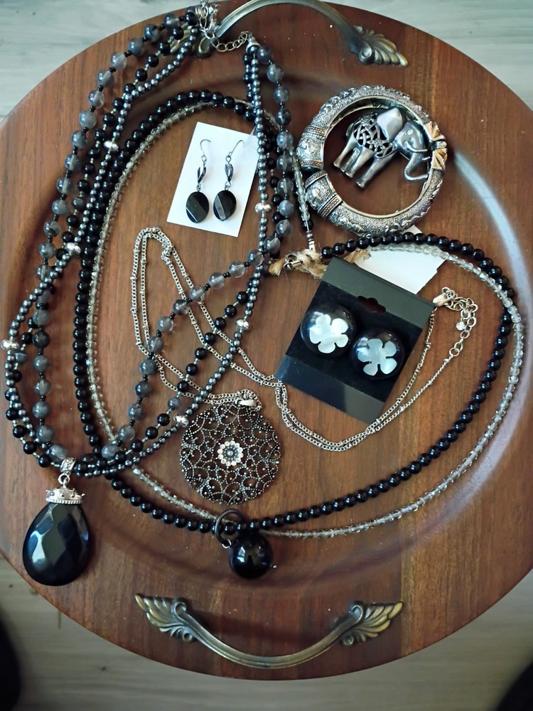 Black/Silver Tone Costume Jewelry Lot Necklaces-Bracelet-Pin-Earrings Mixed…