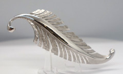 Vintage Silver-Tone Textured Feather Brooch Satin Finish 3.5 Inches Long