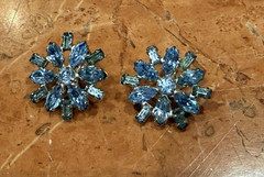 B. DAVID ART DECO VINTAGE CRYSTAL BLUE RHINESTONES FLORAL CLIP ON .75″ EARRINGS