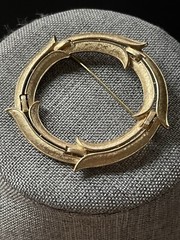 Vintage Brooch Pin Wreath Gold Tone Cocktail Career Office Business Retro