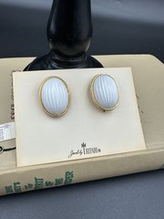 NWT VTG 1950s-1960s CROWN TRIFARI Gold-tone White BAHIA 2 Piece Set Jewelry
