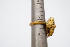 Vintage Ring Gold Tone Green Piking Glass Size 5.25 Adjustable