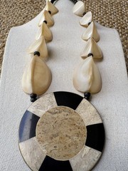Vintage 1950s-1970s Estate Necklace MOP Teardrop Beads & Geometric Pendant 18”✨