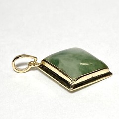 Ming’s Honolulu 14K Yellow Gold Square Cabochon Jade 18mm Pendant 5.2 g