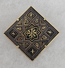 Vtg Black Gold Geometric Floral Mosiac Tile Pin Brooch Tube Closure 1″ EUC
