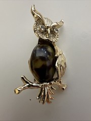 Vintage Owl pin brooch. Signed Gerry. See pics.