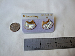 VINTAGE SAMUEL HUANG DESIGNER CLOISONNE RETRO ABSTRACT FAN WHITE & GRAY EARRINGS