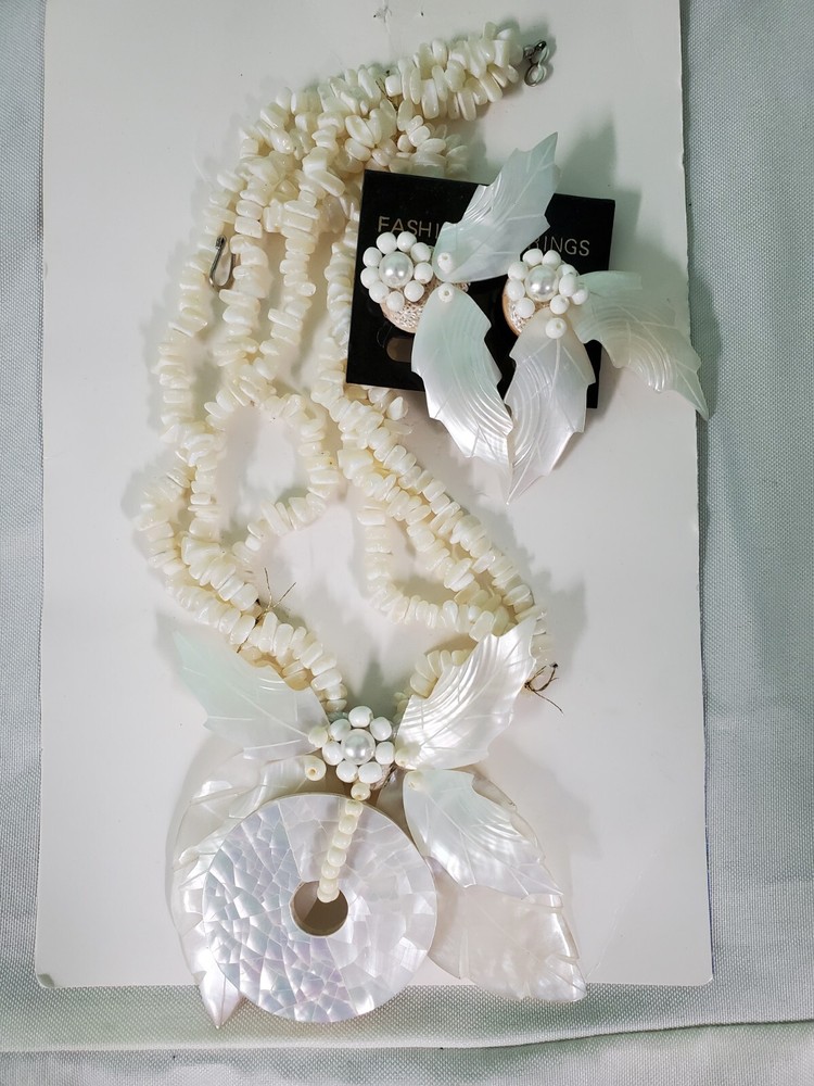 Lee Sands 1970’s old new stock Necklace earrings set.