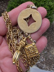 Vintage Casual Corner Gold Tone 34″ Long Chain Necklace Celtic Pendant Dangle