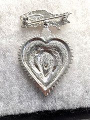 Vtg Danecraft silver tone feather bow dangling filigree Heart Pin