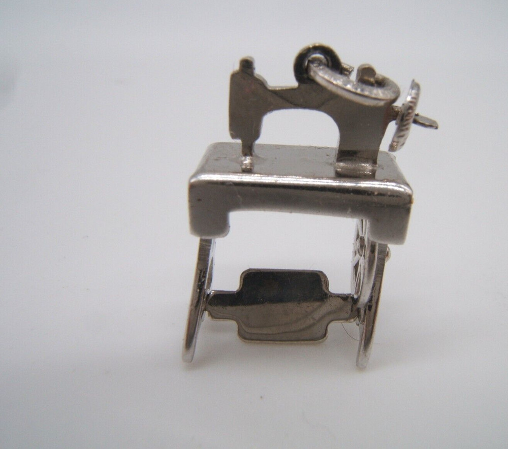 JMS STERLING SILVER CHARM TREADLE SEWING MACHINE MOVEABLE 3-D