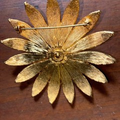 Vtg 1950s Brush Goldtone Lge DAISY PIN BROOCH Behive Button Center 3.5″ Diameter