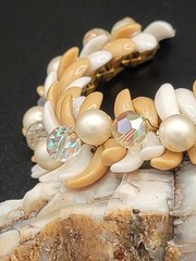 VTG MCM Beautiful Bracelet Beige & White Pearl AB 7″