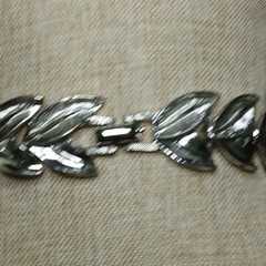 Vintage Textured And Polished Leaves Link Bracelet Silver Tone. 10883