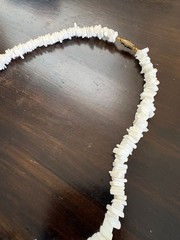 Vintage White Puka Sea Shell Chip Choker 15.5″ Necklace with Barrel Twist Clasp