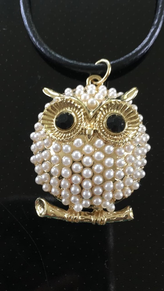 Owl on branch Pendant Necklace Round Gold tone faux Pearls Beautiful! apx 2″