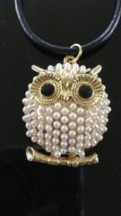 Owl on branch Pendant Necklace Round Gold tone faux Pearls Beautiful! apx 2″